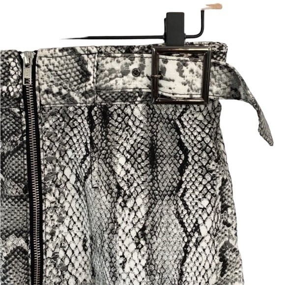 TOPSHOP Snake Print Zip Front Mini Jean Skirt Buckle Detail Cotton Streetwear - Picture 3 of 12